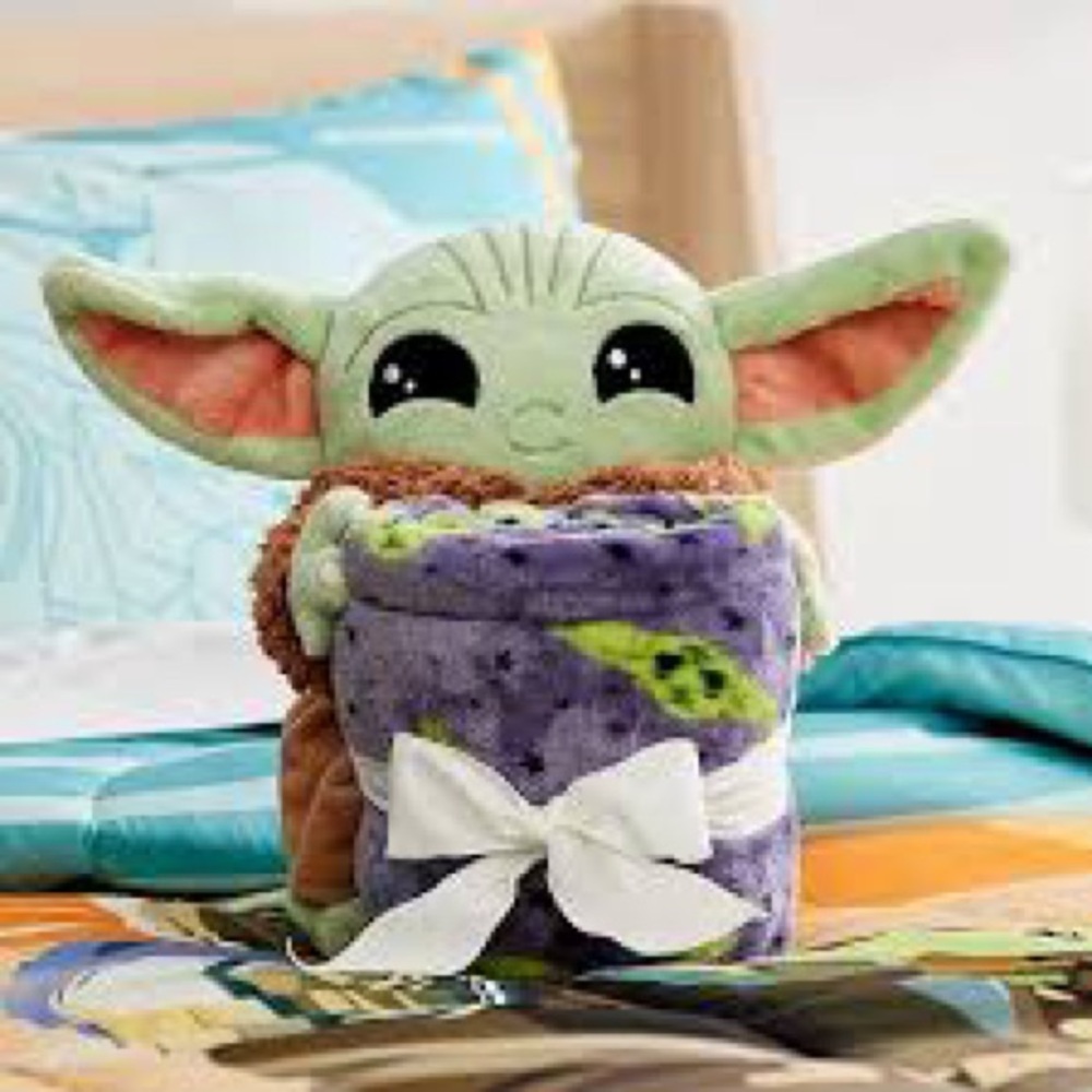 The Big One Star Wars The Mandalorian Plush with Throw Blanket